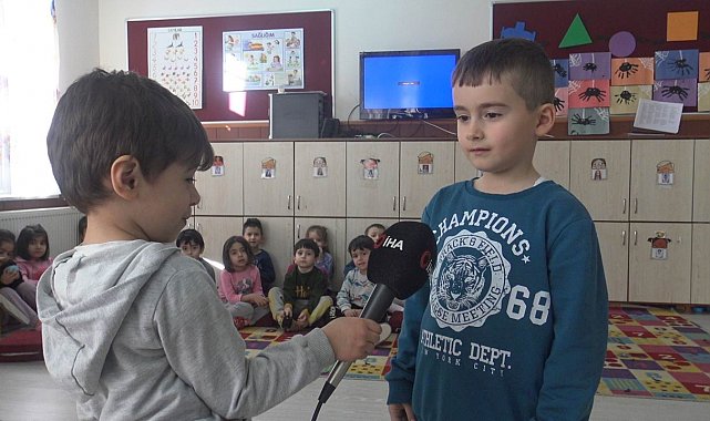 Gazetecilik mesleği tanıtılan anaokulu öğrencileri kendi haberlerini kendileri yaptı