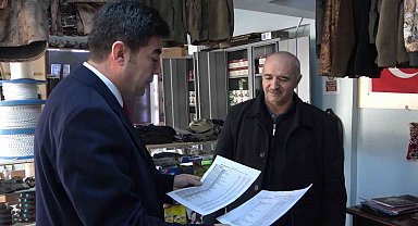 Gelir gider bütçesi dökümünü vatandaşa dağıtan belediye başkanı: "Şeffaf belediyecilikle Türkiye birincisi olduk"