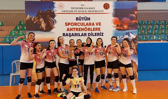 Genç voleybolcular filede namağlup şampiyon