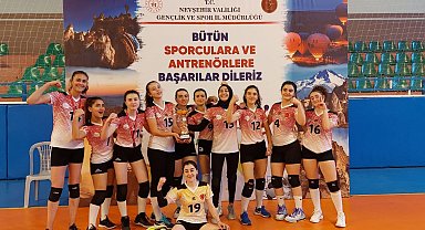 Genç voleybolcular filede namağlup şampiyon