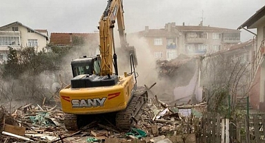 Gölcük riskli yapılardan arındırılıyor