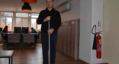 Görme engelli Mehmet Erik yaşadıkları zorlukları anlattı