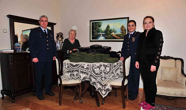 Hatice teyzeden Mehmetçiğe 150 bere ve boyunluk