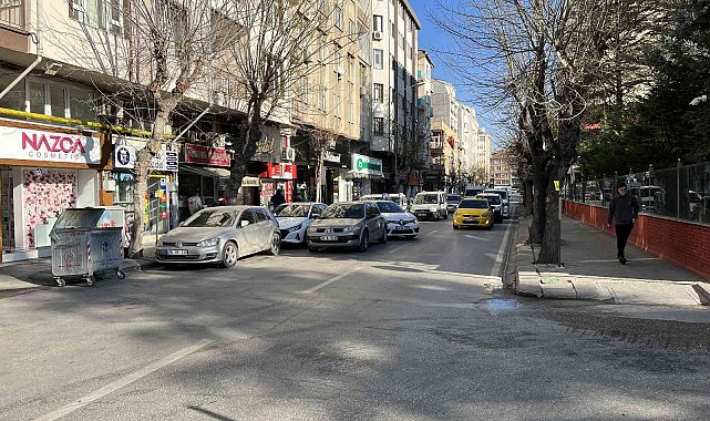 İkinci şeride park etme problemi her geçen gün büyüyor