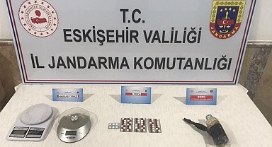 Jandarmadan uyuşturucu hap alışverişine suçüstü: 2 şüpheli tutuklandı
