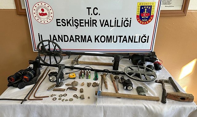 Kaçak kazı yaparken yakalandılar