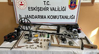 Kaçak kazı yaparken yakalandılar