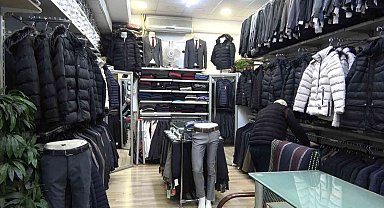Kar gelmeyince kışlık ürünler rafta kaldı: "Kuraklık maalesef esnafı da kuruttu"
