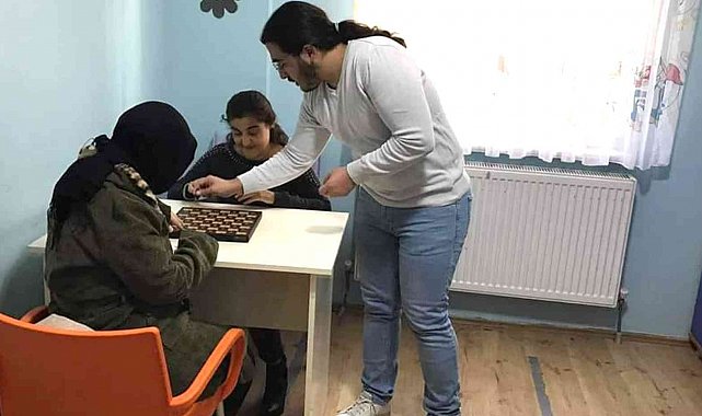 Karaman'da görme engelliler için satranç eğitimi