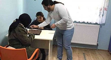 Karaman'da görme engelliler için satranç eğitimi