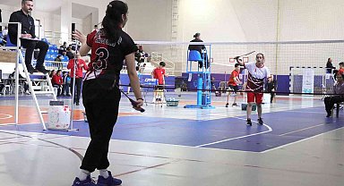 Karaman'da okul sporları gençler badminton grup müsabakaları başladı