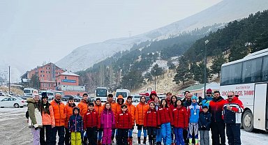 Kayakçılar Erzurum'dan dereceyle döndü