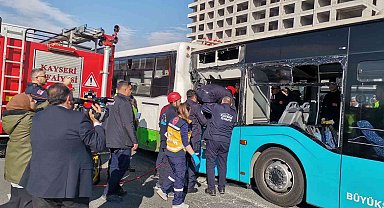 Kayseri'de 2 halk otobüsü çarpıştı: Çok sayıda yaralı var