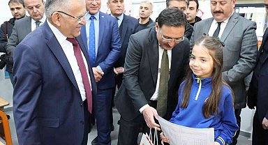 Kayseri'de 333 bin 905 öğrenci karne heyecanı yaşadı