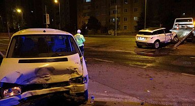 Kayseri'de cip ile ticari araç çarpıştı: 7 yaralı