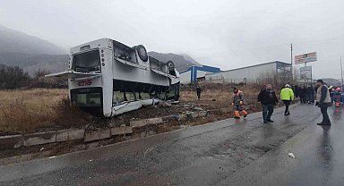 Kayseri'de yoldan çıkan işçi servisi takla attı: Çok sayıda yaralı var