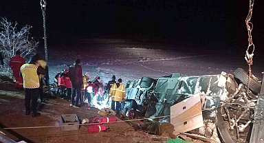 Kayseride yolcu otobüsü şarampole devrildi: 4 ölü, 24 yaralı