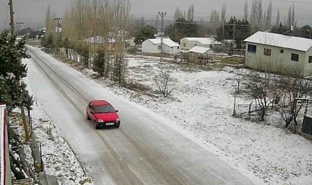 Kış yeni geldi, Mersin'de kar yağışı