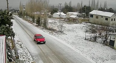 Kış yeni geldi, Mersin'de kar yağışı