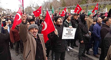 Konya'da Kur'an-ı Kerim'i Müdafaa yürüyüşü