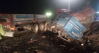 Konya'da tır traktörün römorkuna çarptı: 3 yaralı