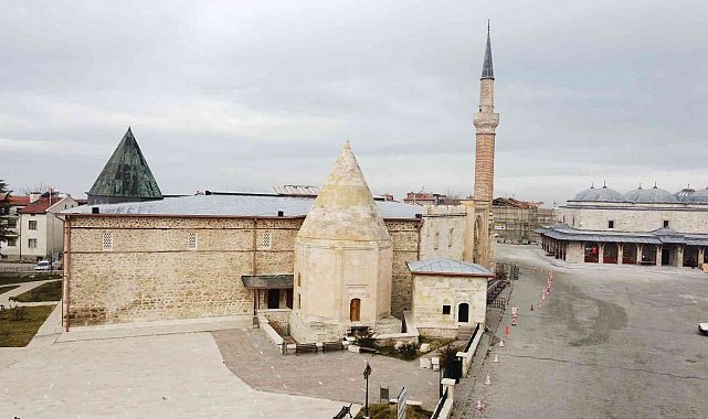 Konya'daki tarihi Eşrefoğlu Camisi'ni 6 ayda 157 bin kişi ziyaret etti