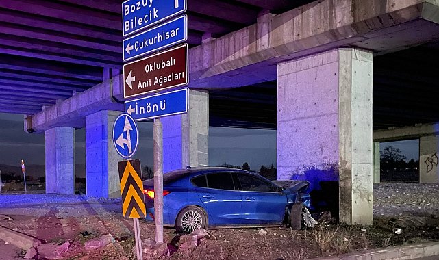 Köprünün beton ayağına çarpan otomobilin sürücüsü hayatını kaybetti