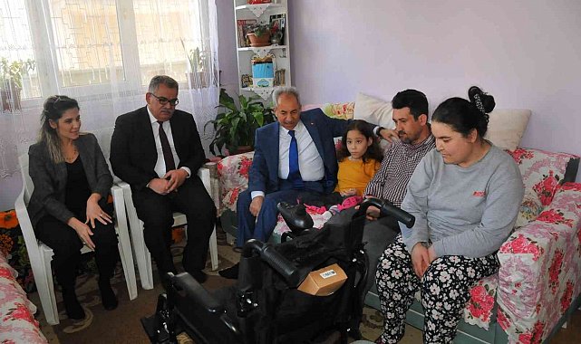 Küçük Huriye'nin akülü engelli sandalye sevinci