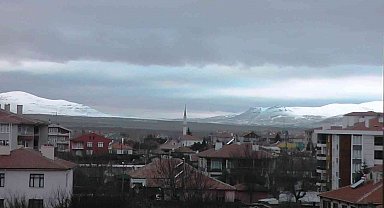 Kulu'da yüksek kesimlere kar yağdı