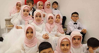 Kur'an kurslarındaki minik öğrencilerin karne heyecanı