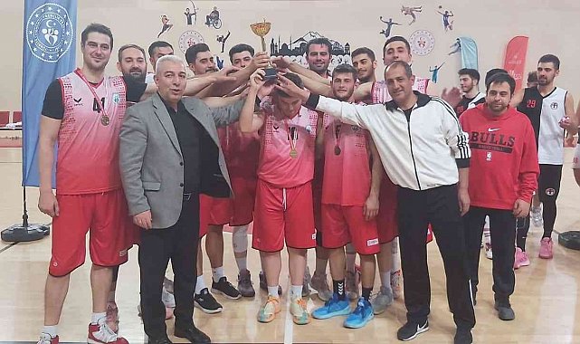 Melikgazi Belediyespor Kulübü, basketbol büyükler final maçından şampiyon ayrıldı