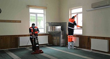 Melikgazi'nin Camileri Son Teknolojik Araçlarla Temizleniyor