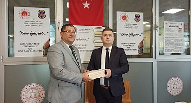 Mersin Erdemli'de "Kitap İyileştirir" kampanyası