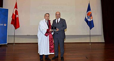 Mersin Üniversitesinin yeni rektörü Prof.Dr. Erol Yaşar görevi devraldı