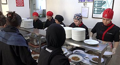 Mersin'de 37 bin 69 öğrenciye ücretsiz yemek imkanı