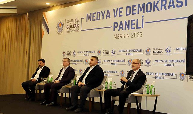 Mersin'de 'Medya ve demokrasi' paneli düzenlendi