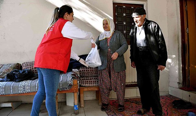 Mersin'de büyükşehir belediyesinden vatandaşa yemek desteği
