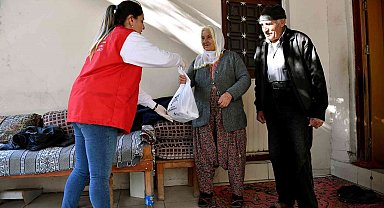 Mersin'de büyükşehir belediyesinden vatandaşa yemek desteği