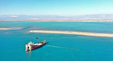 Mersin'de deniz kıyısına 2 bin metrelik koruma kalkanı