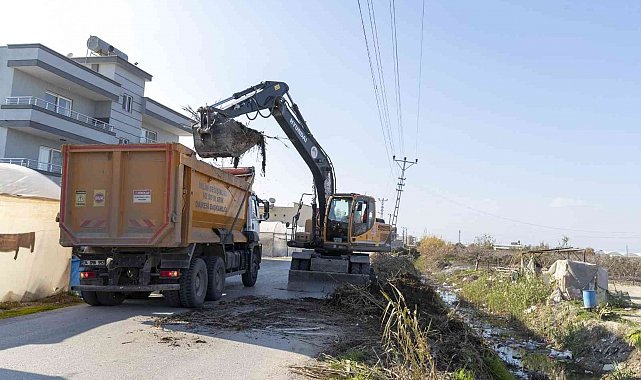 Mersin'de tehlike arz eden atıklar toplanıyor