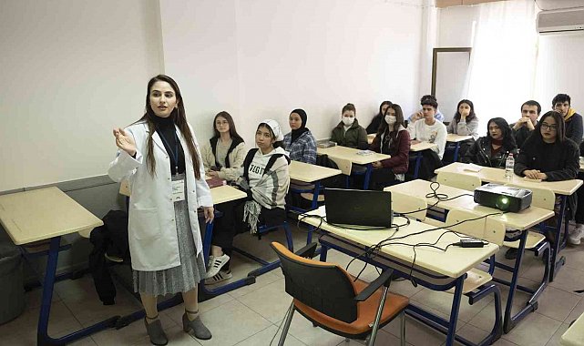 Mersin'de üniversite adaylarına 'hızlı okuma teknikleri' eğitimi veriliyor