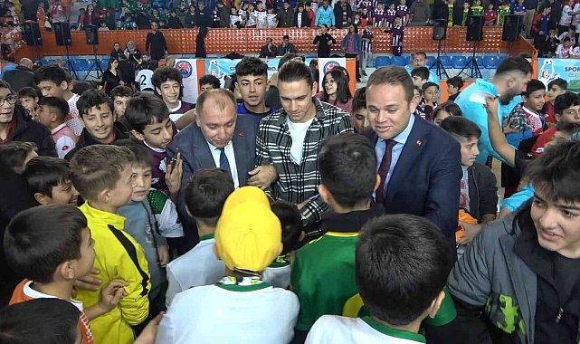 MKE Ankaragücü'nün futbolcuları Antalyalı ve Mujakic'e yoğun ilgi