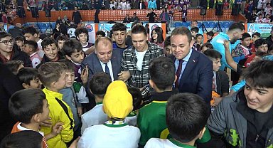 MKE Ankaragücü'nün futbolcuları Antalyalı ve Mujakic'e yoğun ilgi