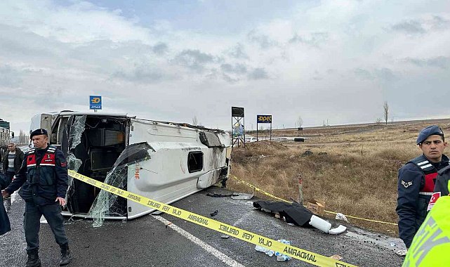 Niğde'de midibüs devrildi: 1 ölü, 27 yaralı