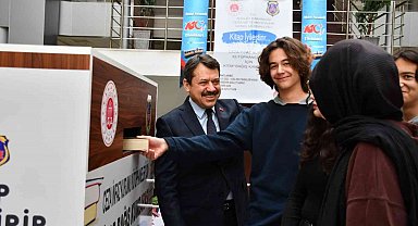 Öğrenciler kitaplarını hükümlülere bağışladı