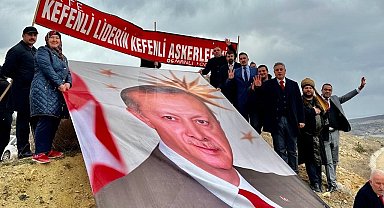 Osmanlı Ocakları, Cumhurbaşkanı Erdoğan'ı Söğüt'te 'Kefenli liderin kefenli askerleriyiz' pankartıyla karşıladı