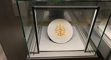 Osmanlı ve Cumhuriyet dönemi objelerin sergilendiği 'Kudret ve Hafıza, Gücün Sanatı' sergisi ziyarete açıldı