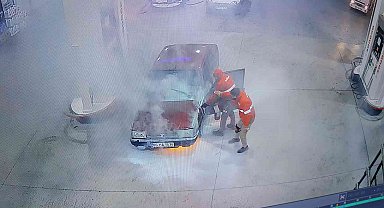 Otomobil alev aldı, sürücü kaçtı, pompacılar söndürdü