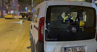 Park halindeki 3 araç maganda kurşununa hedef oldu
