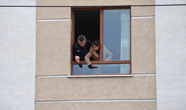 Pencereden düşerek hayatını kaybeden kadınla ilgili olay yerinde keşif yapıldı